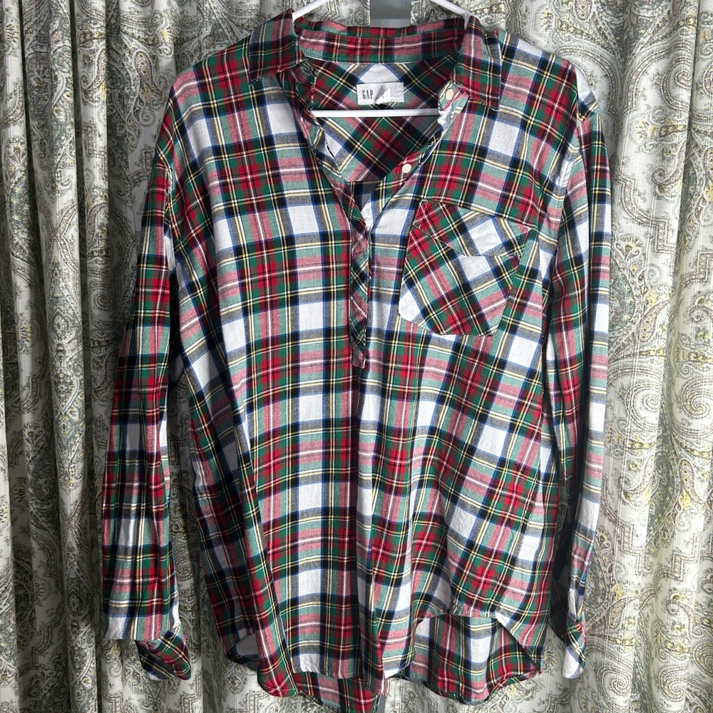 Lot of 6 - Size Large women’s Gap button down shirt